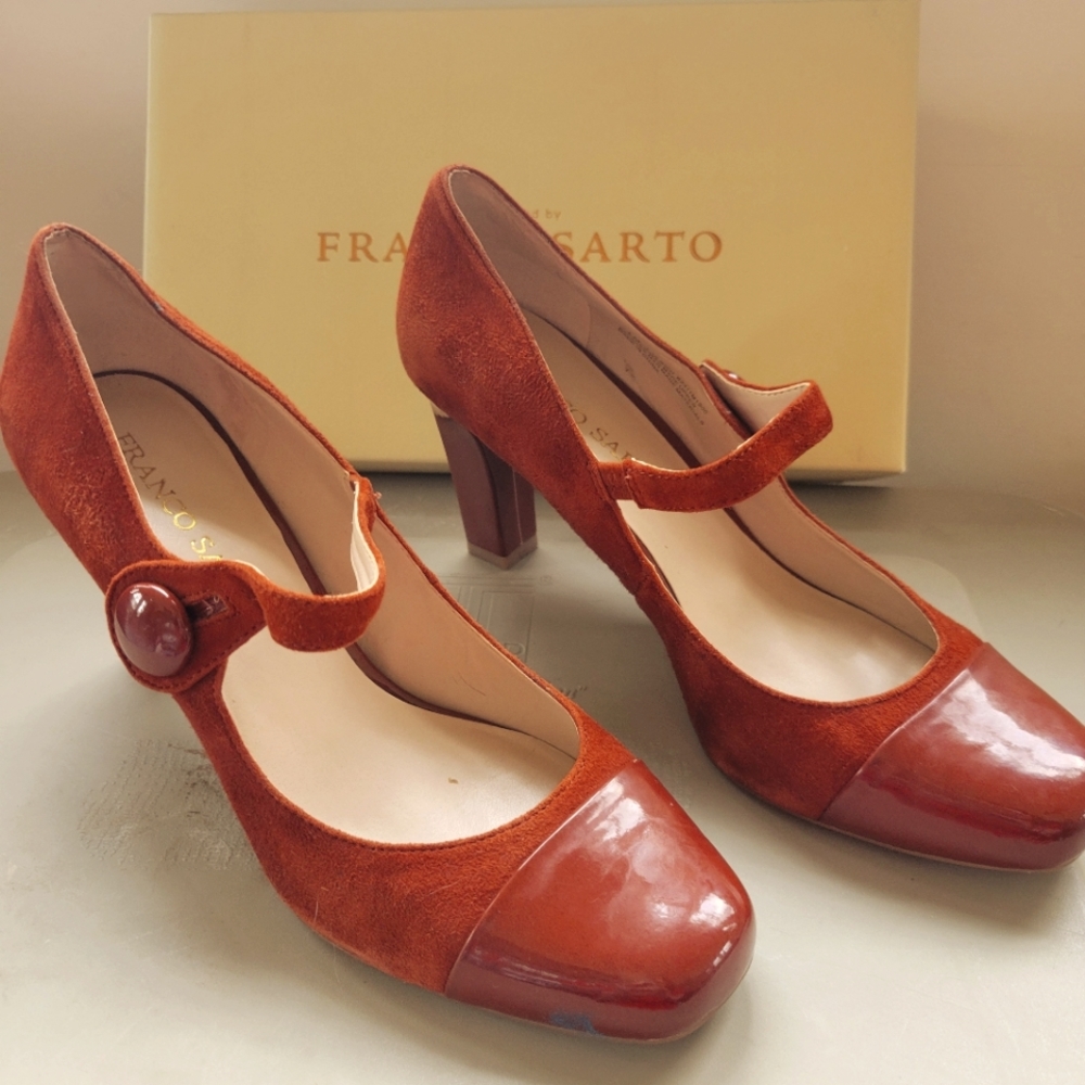 Suede pumps